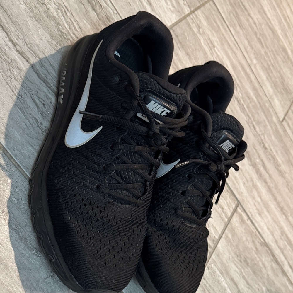 Nike Men's Black Athletic Shoes